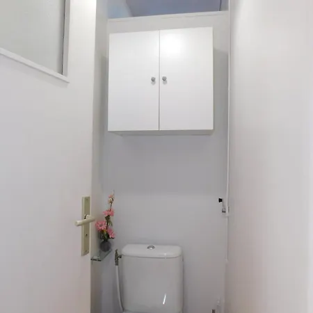 Вілла Charming 2-bedroom 'miami' With Parking