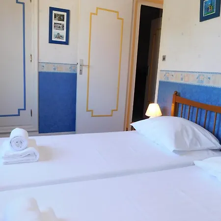 Вілла Charming 2-bedroom 'miami' With Parking *