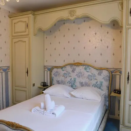 Charming 2-bedroom 'miami' With Parking
