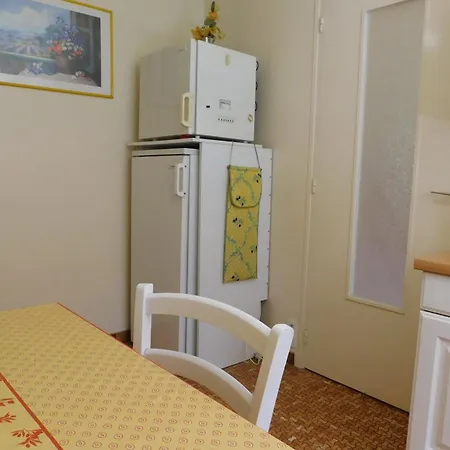 Charming 2-bedroom 'miami' With Parking
