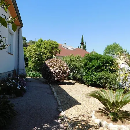 Charming 2-bedroom 'miami' With Parking Antibes