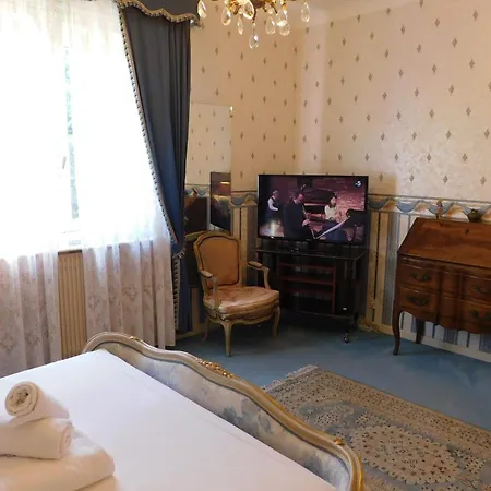 Charming 2-bedroom 'miami' With Parking
