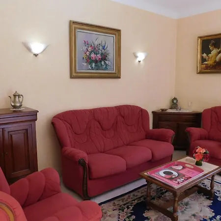 Вілла Charming 2-bedroom 'miami' With Parking