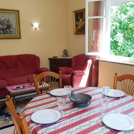 Вілла Charming 2-bedroom 'miami' With Parking Антіб