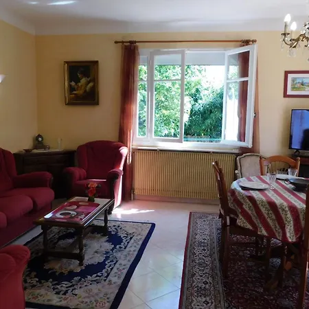 Вілла Charming 2-bedroom 'miami' With Parking *