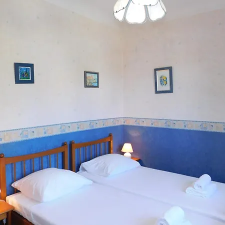 Charming 2-bedroom 'miami' With Parking Αντίμπ
