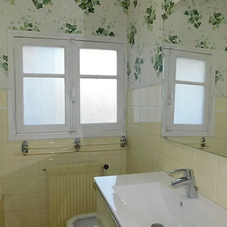 Charming 2-bedroom 'miami' With Parking Αντίμπ
